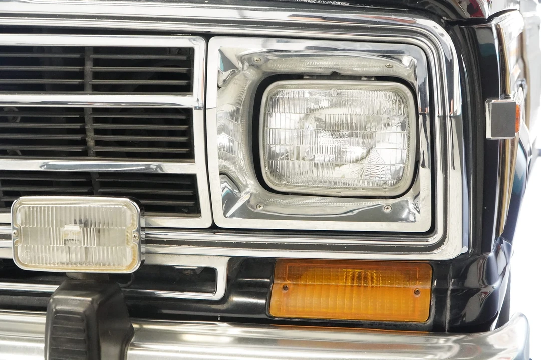 1990 Jeep SJ Grand Wagoneer - Image 27 of 31