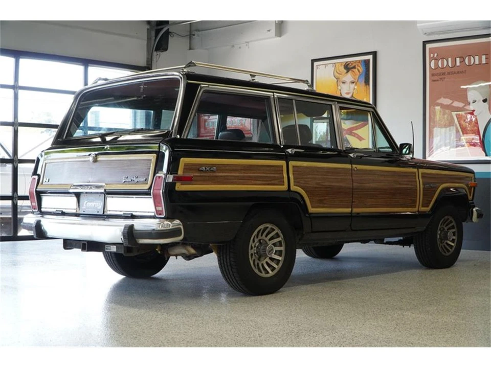 1990 Jeep SJ Grand Wagoneer - Image 13 of 31