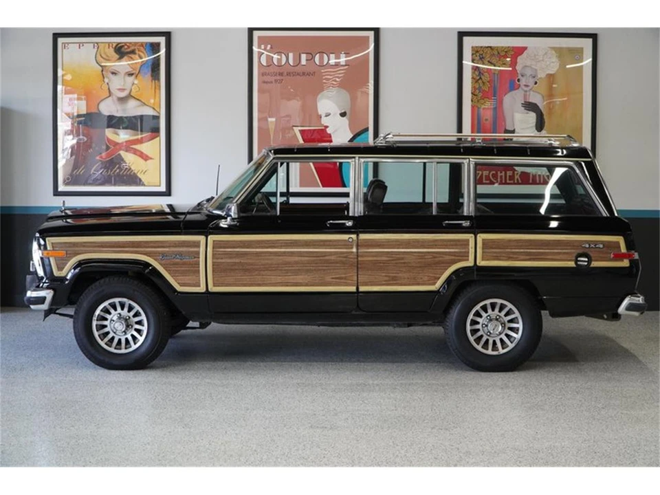 1990 Jeep SJ Grand Wagoneer - Image 4 of 31