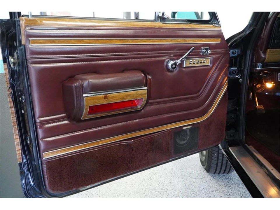 1990 Jeep SJ Grand Wagoneer - Image 25 of 31