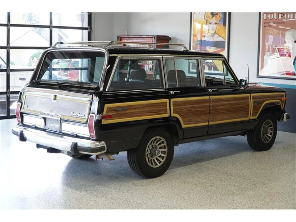 1990 Jeep SJ Grand Wagoneer - Image 14 of 31