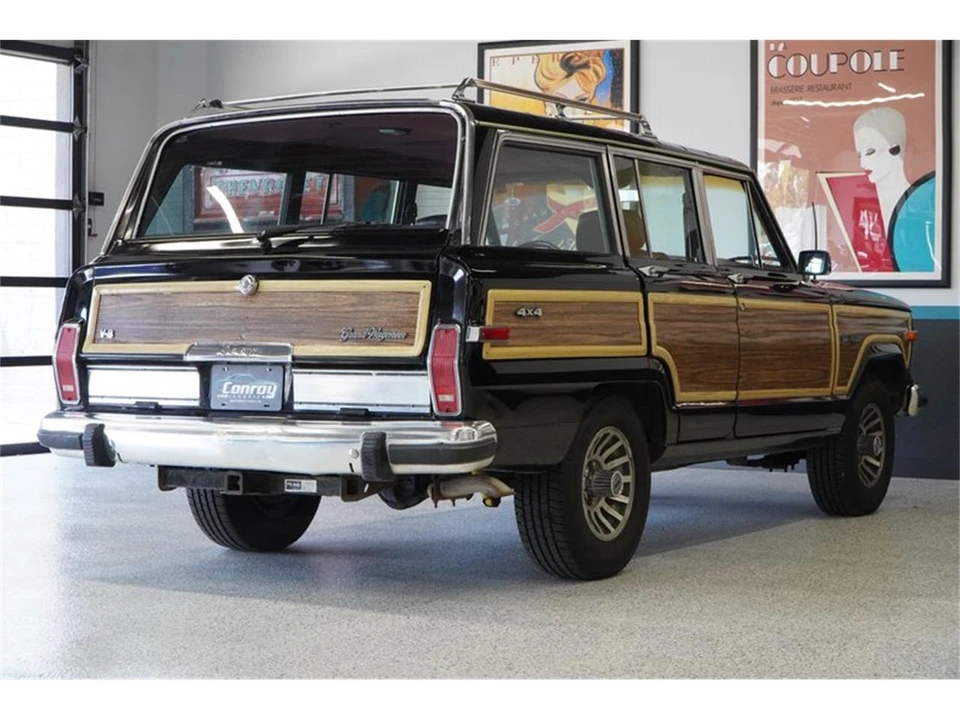 1990 Jeep SJ Grand Wagoneer - Image 11 of 31