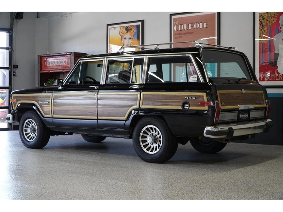 1990 Jeep SJ Grand Wagoneer - Image 5 of 31