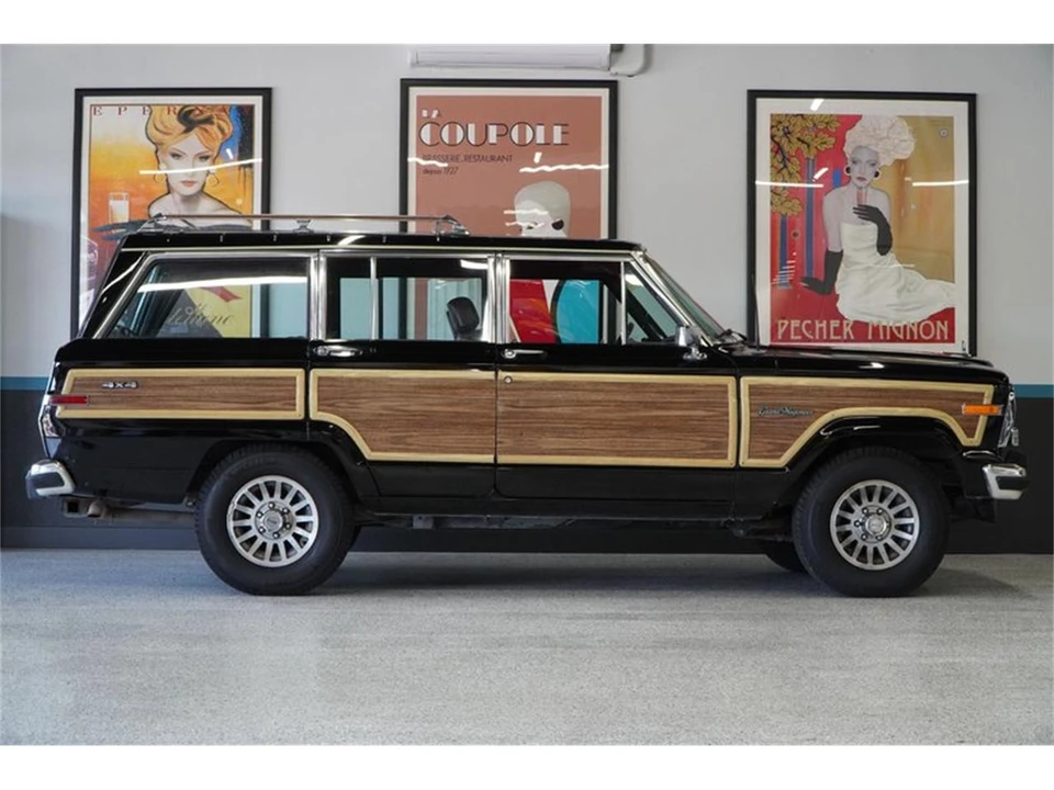 1990 Jeep SJ Grand Wagoneer - Image 15 of 31