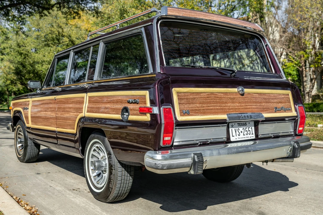 1990 Jeep SJ Grand Wagoneer - Image 9 of 31