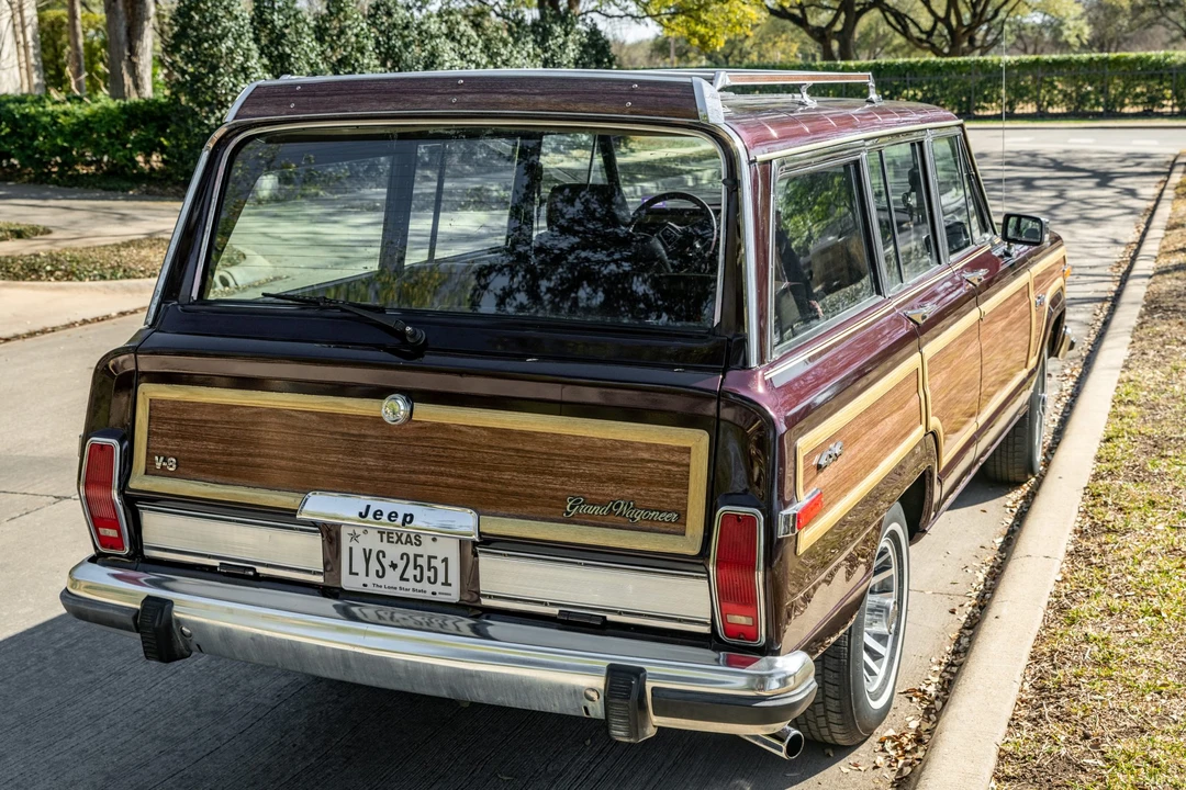 1990 Jeep SJ Grand Wagoneer - Image 10 of 31