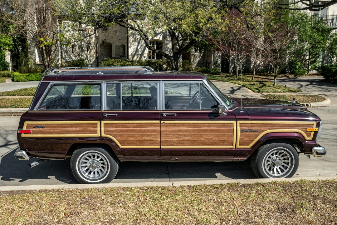 1990 Jeep SJ Grand Wagoneer - Image 13 of 31