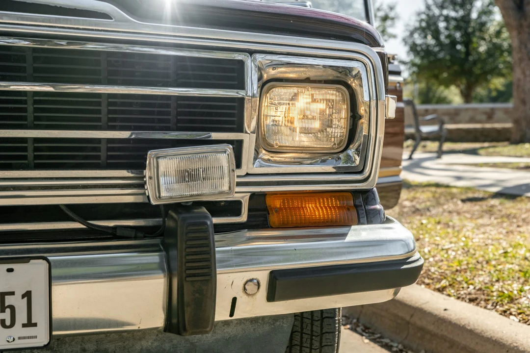 1990 Jeep SJ Grand Wagoneer - Image 25 of 31