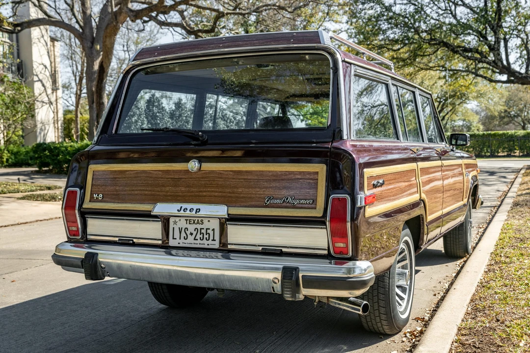 1990 Jeep SJ Grand Wagoneer - Image 11 of 31