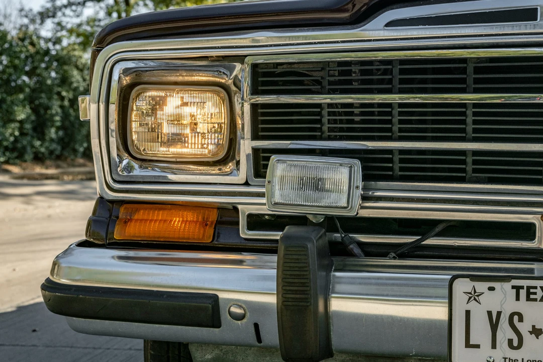 1990 Jeep SJ Grand Wagoneer - Image 24 of 31