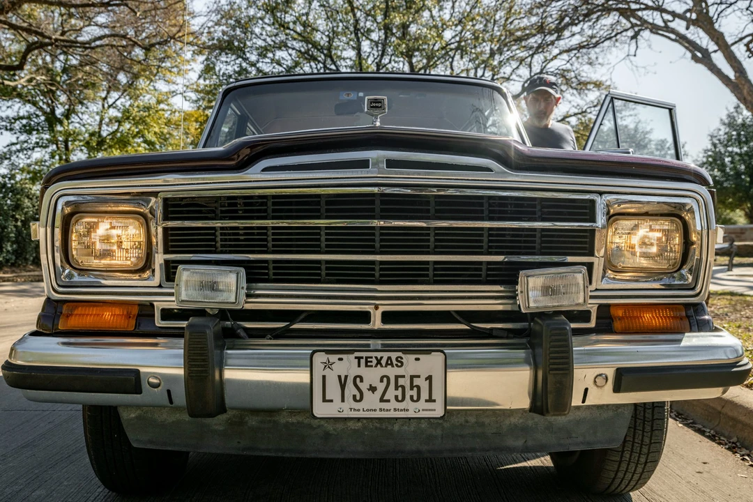 1990 Jeep SJ Grand Wagoneer - Image 23 of 31