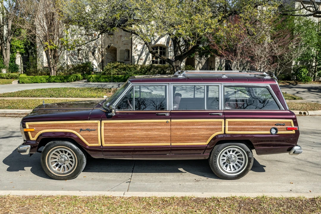1990 Jeep SJ Grand Wagoneer - Image 4 of 31