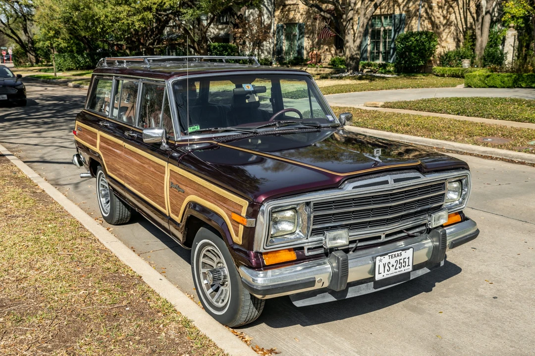 1990 Jeep SJ Grand Wagoneer - Image 14 of 31