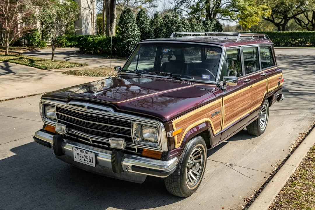 1990 Jeep SJ Grand Wagoneer - Image 2 of 31