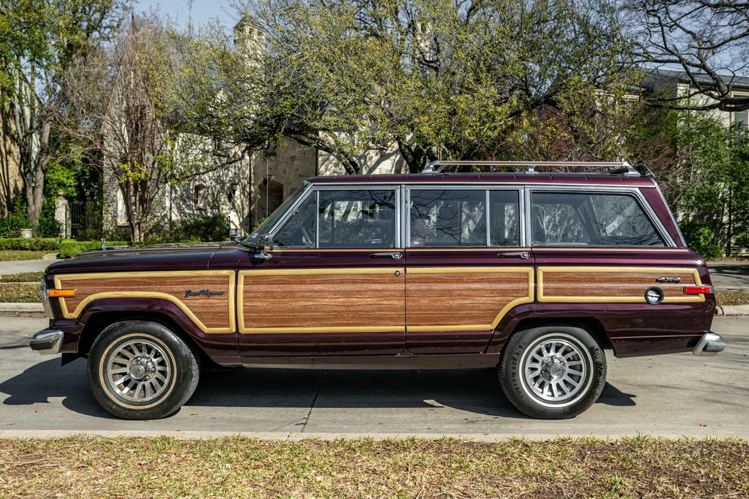 1990 Jeep SJ Grand Wagoneer - Image 5 of 31