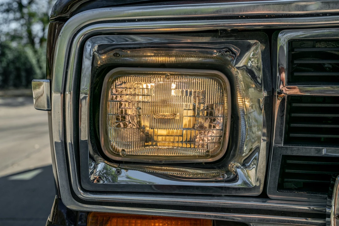 1990 Jeep SJ Grand Wagoneer - Image 26 of 31