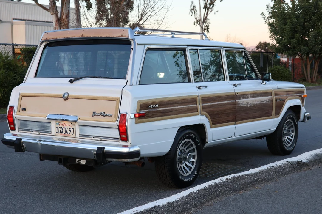 1990 Jeep SJ Grand Wagoneer - Image 17 of 31