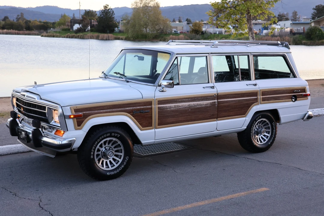 1990 Jeep SJ Grand Wagoneer - Image 14 of 31