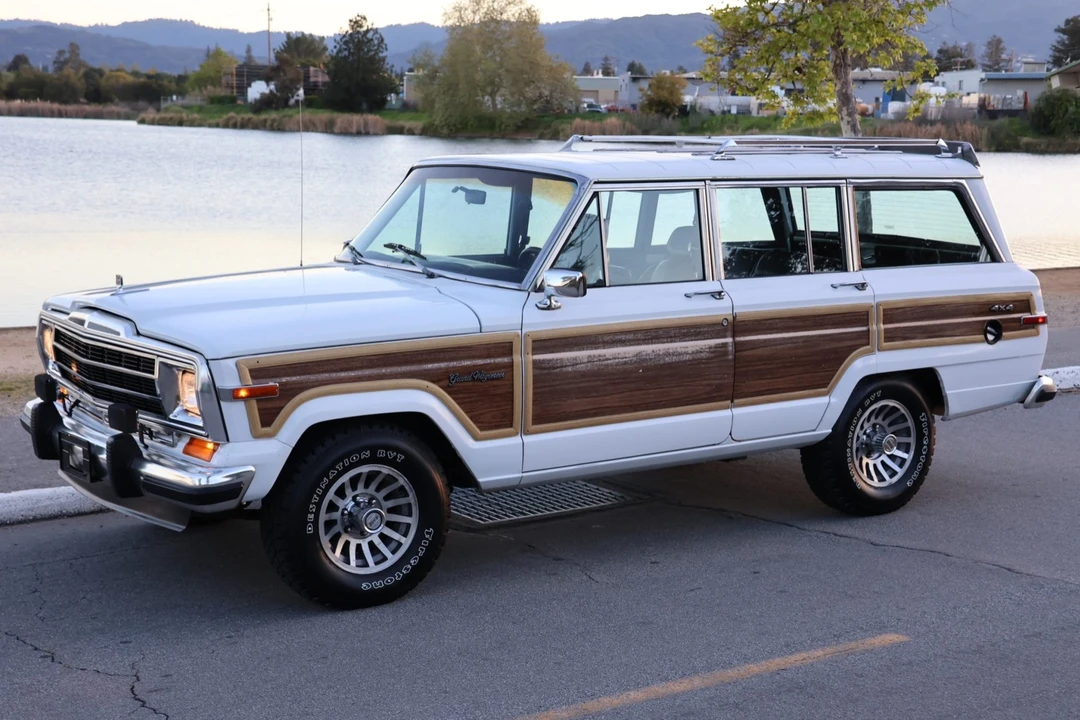 1990 Jeep SJ Grand Wagoneer - Image 1 of 31