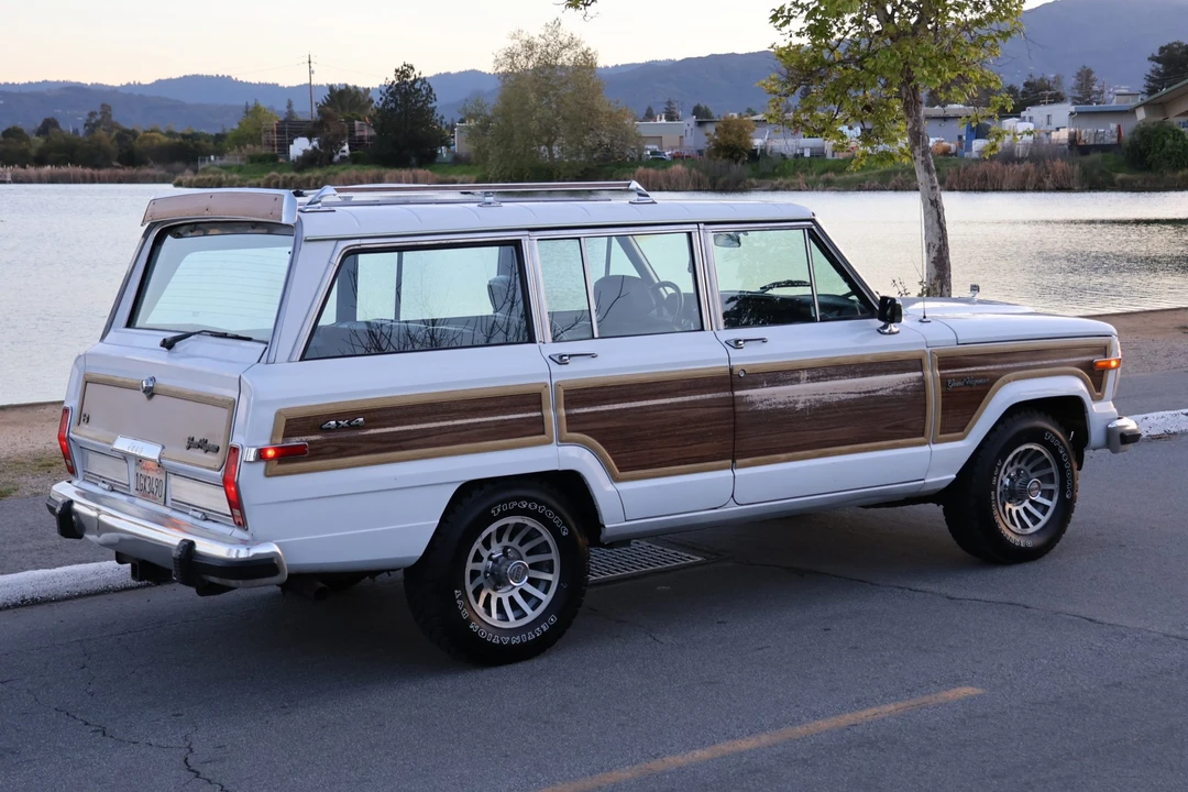 1990 Jeep SJ Grand Wagoneer - Image 19 of 31