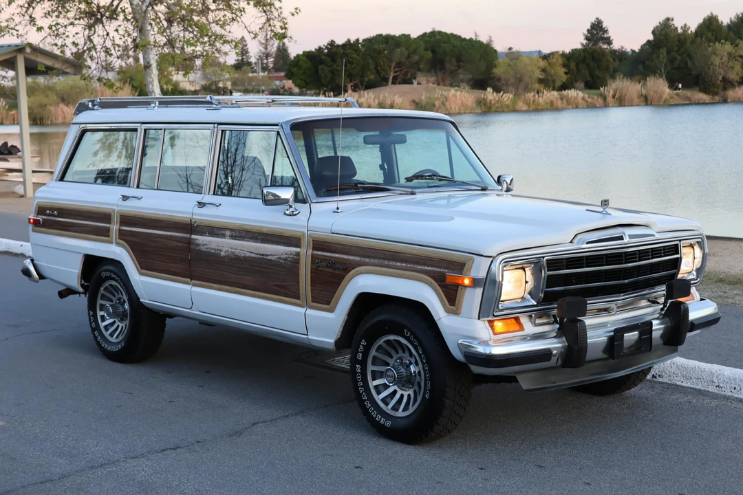 1990 Jeep SJ Grand Wagoneer - Image 23 of 31