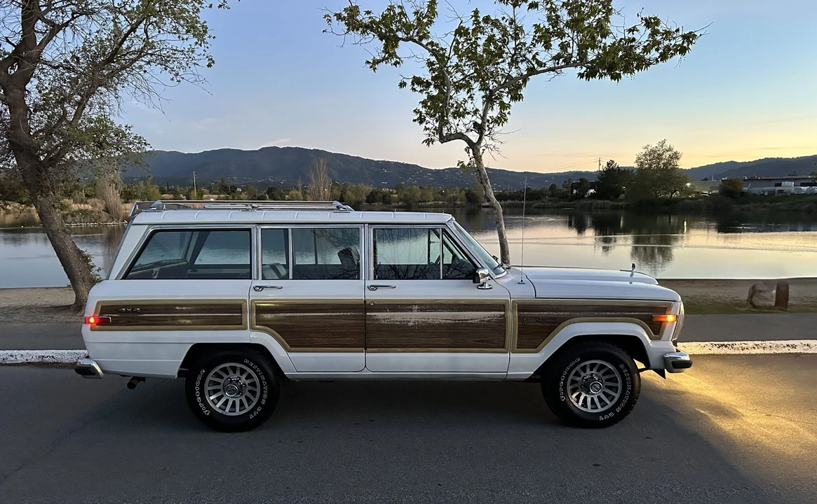 1990 Jeep SJ Grand Wagoneer - Image 22 of 31