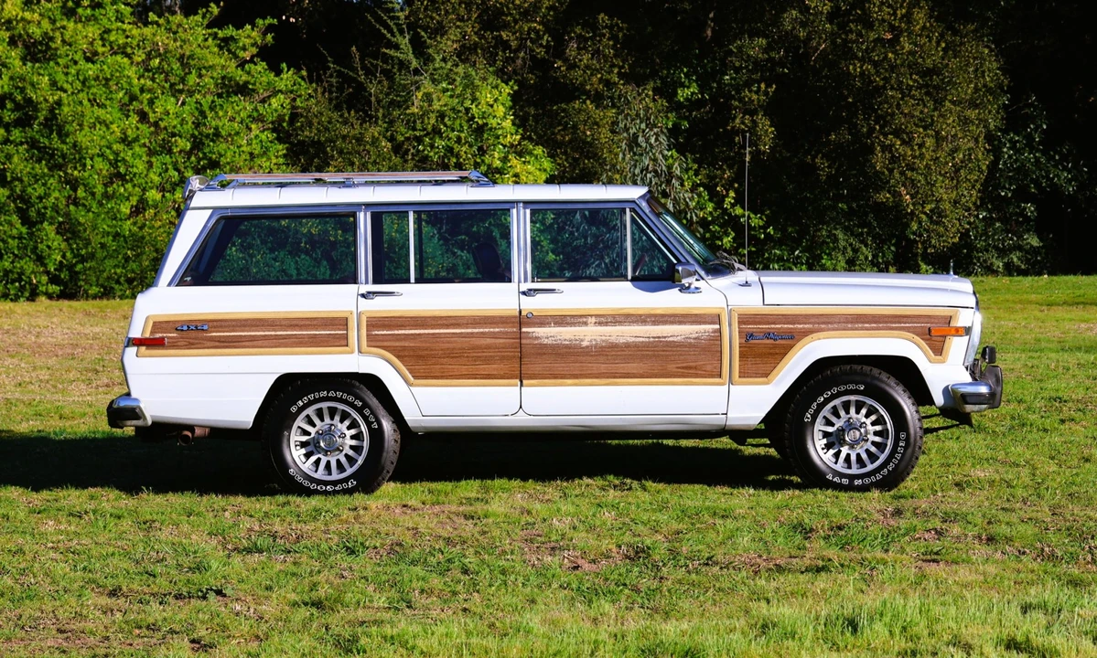 1990 Jeep SJ Grand Wagoneer - Image 28 of 31