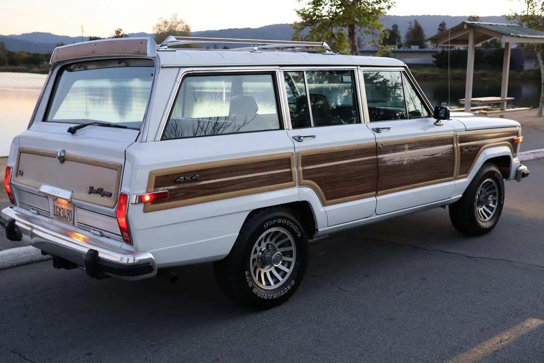1990 Jeep SJ Grand Wagoneer - Image 18 of 31