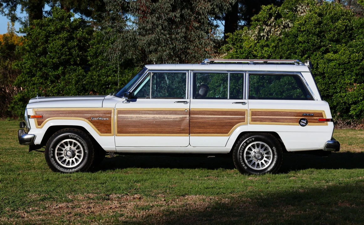 1990 Jeep SJ Grand Wagoneer - Image 14 of 31