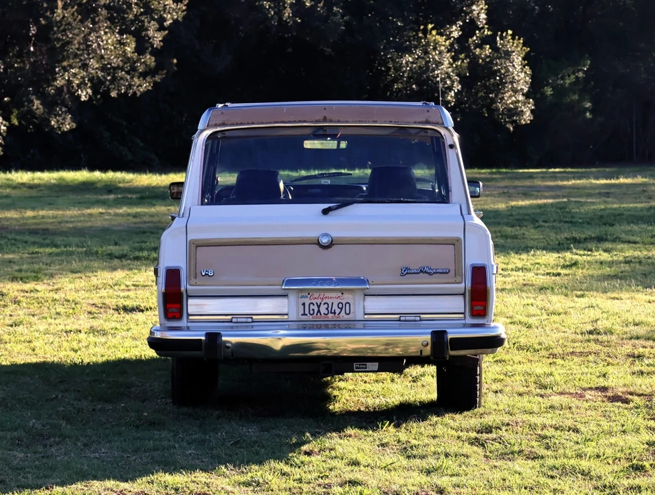 1990 Jeep SJ Grand Wagoneer - Image 10 of 31