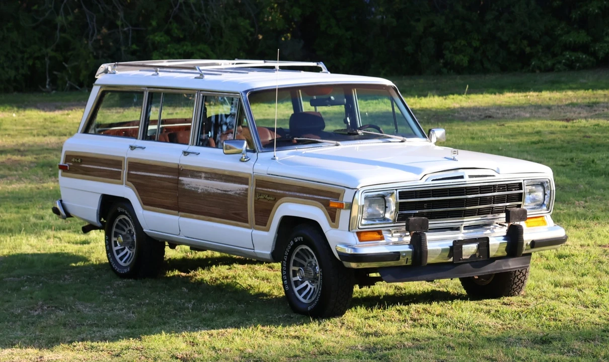 1990 Jeep SJ Grand Wagoneer - Image 7 of 31