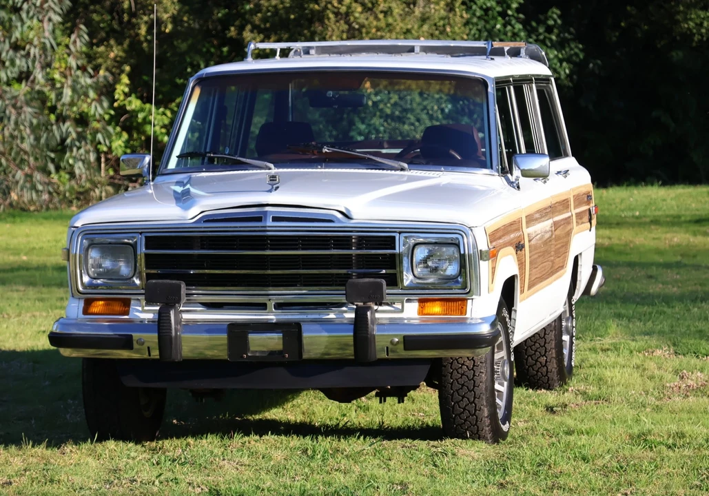 1990 Jeep SJ Grand Wagoneer - Image 3 of 31