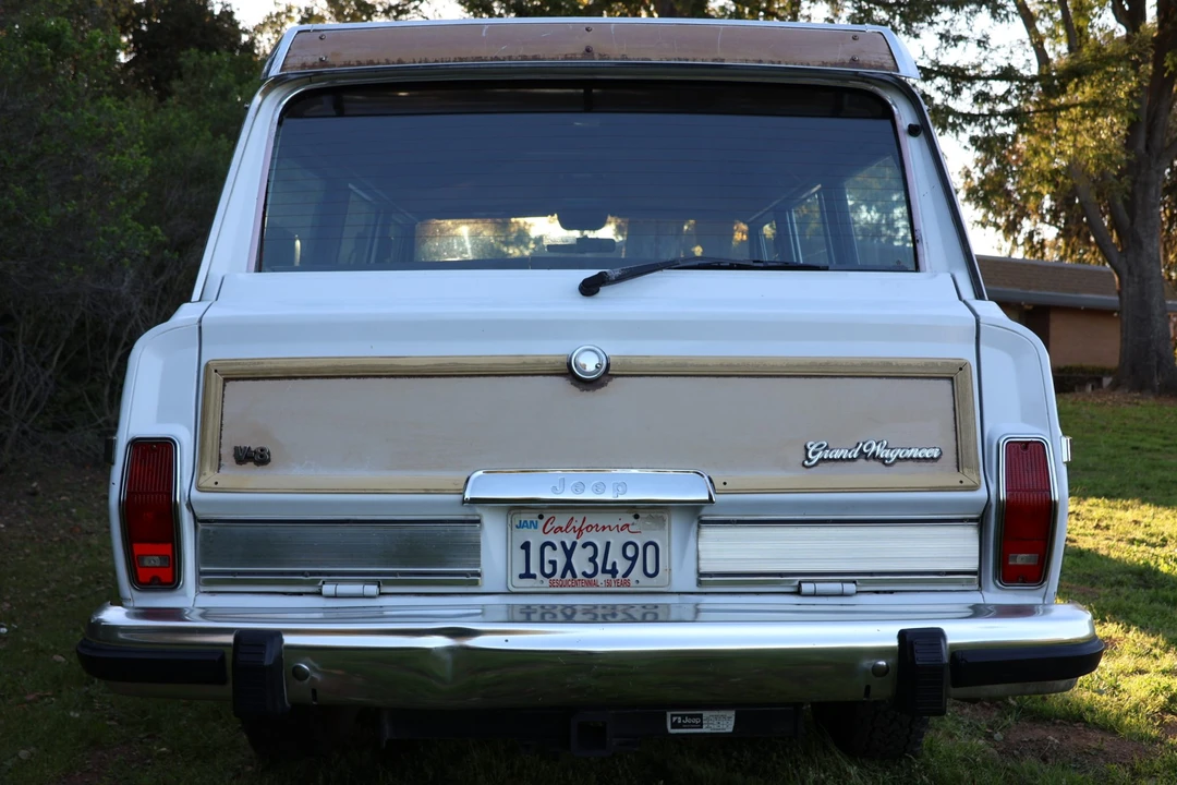 1990 Jeep SJ Grand Wagoneer - Image 10 of 31