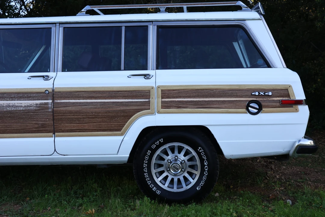 1990 Jeep SJ Grand Wagoneer - Image 19 of 31