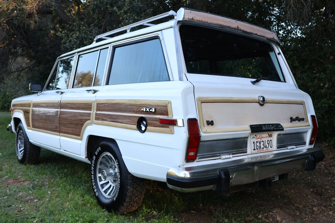 1990 Jeep SJ Grand Wagoneer - Image 12 of 31