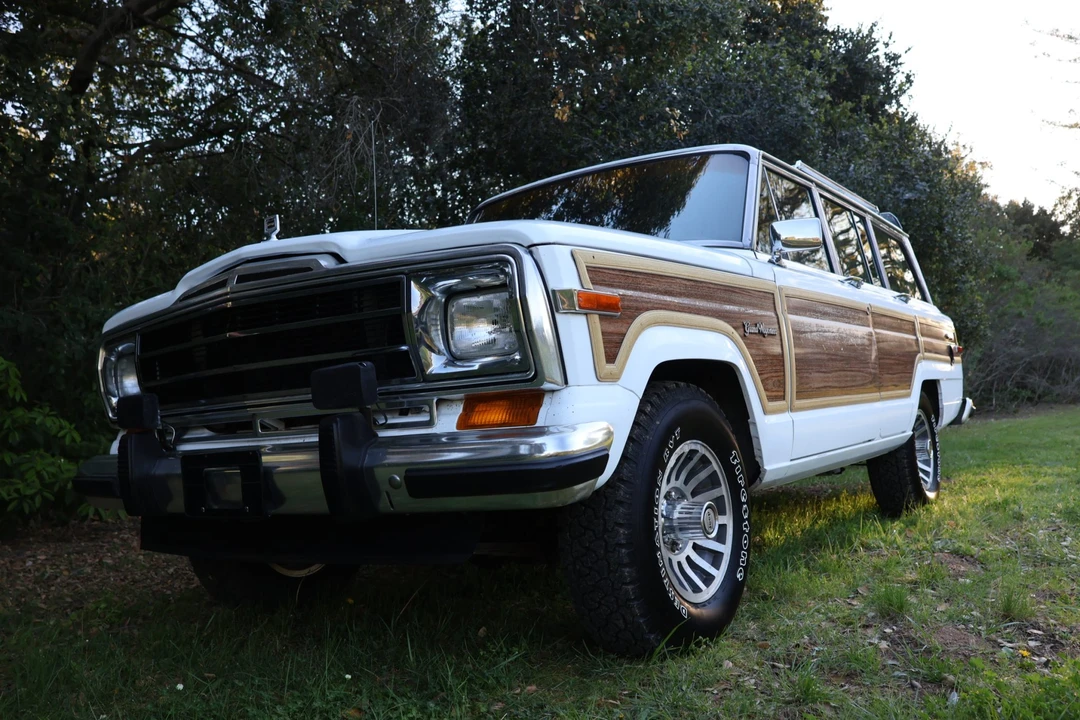 1990 Jeep SJ Grand Wagoneer - Image 2 of 31