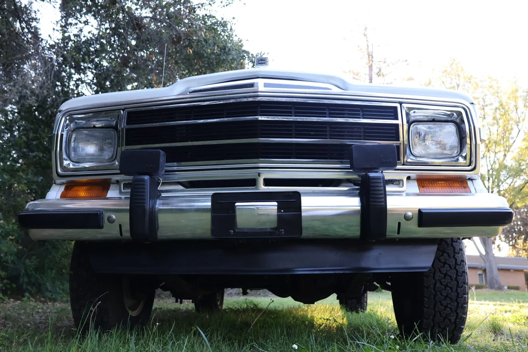 1990 Jeep SJ Grand Wagoneer - Image 4 of 31