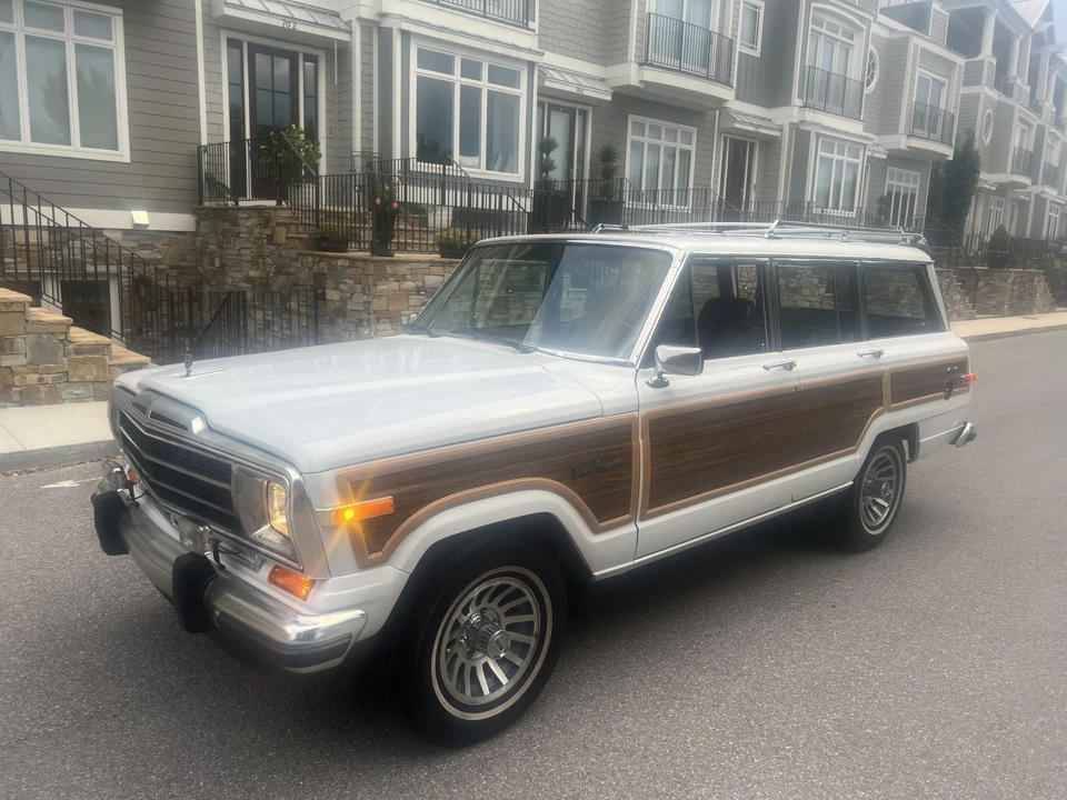 1990 Jeep SJ Grand Wagoneer - Image 20 of 31