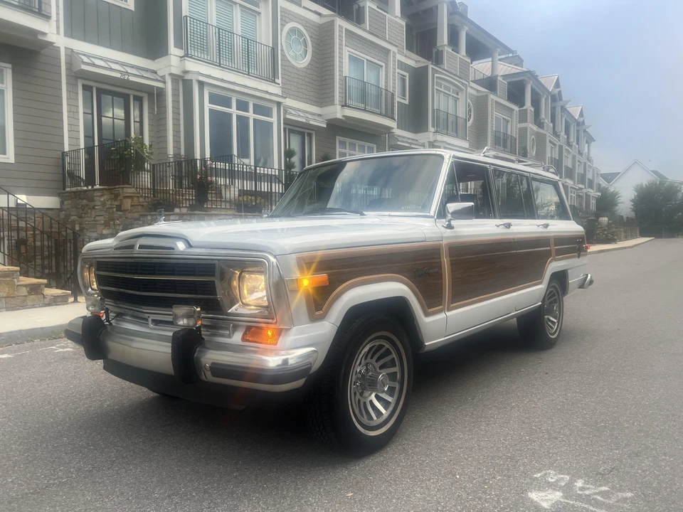 1990 Jeep SJ Grand Wagoneer - Image 19 of 31