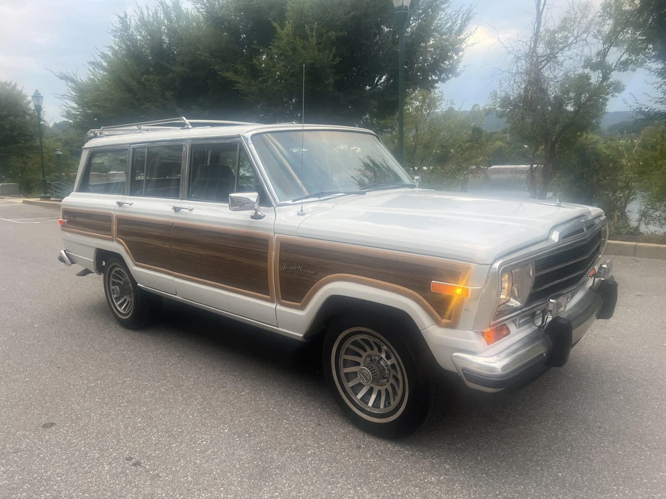 1990 Jeep SJ Grand Wagoneer - Image 26 of 31