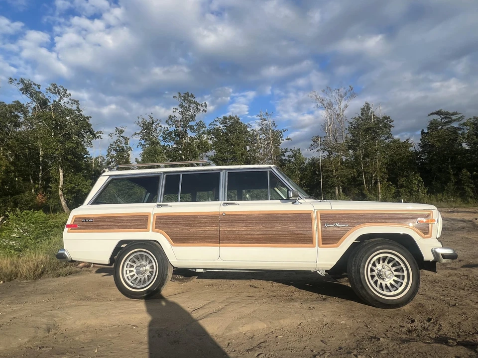 1990 Jeep SJ Grand Wagoneer - Image 12 of 31