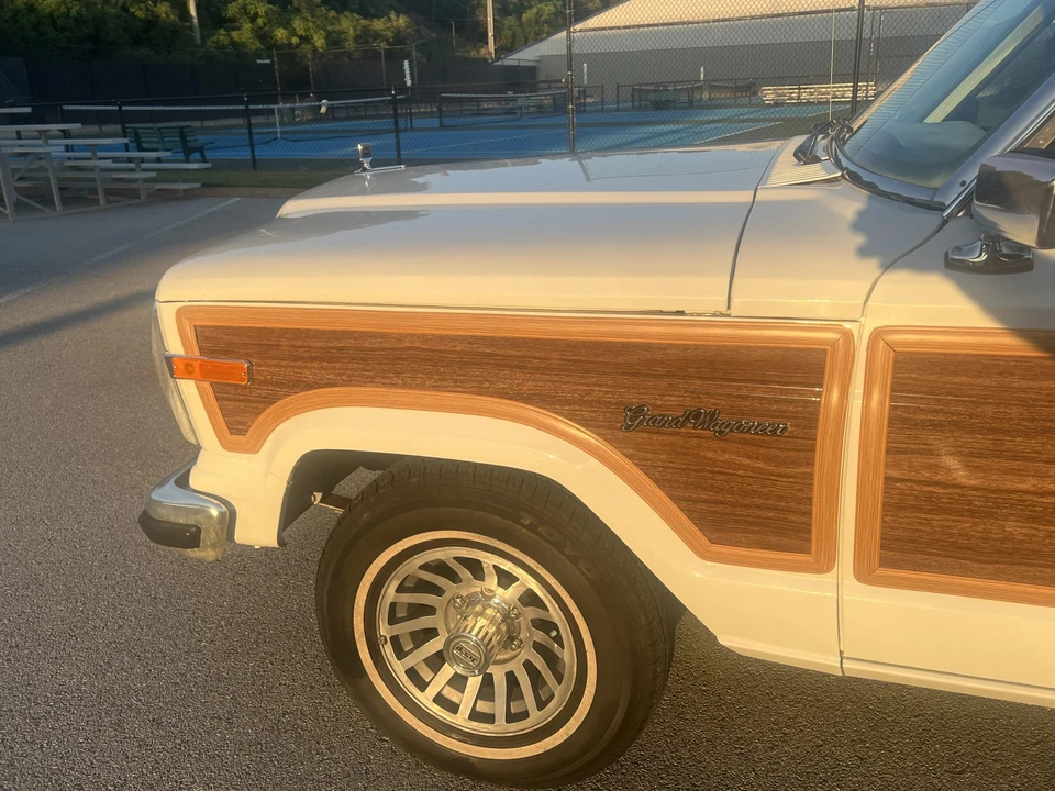 1990 Jeep SJ Grand Wagoneer - Image 28 of 31
