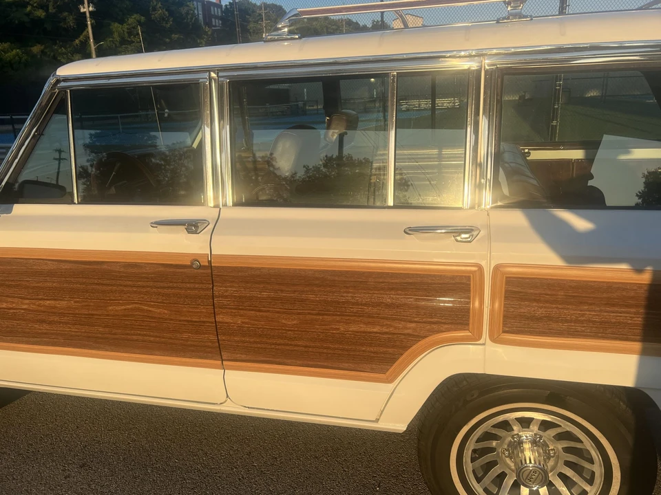 1990 Jeep SJ Grand Wagoneer - Image 30 of 31