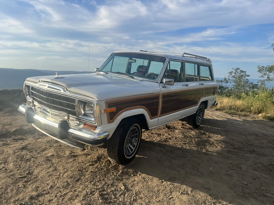 1990 Jeep SJ Grand Wagoneer - Image 2 of 31