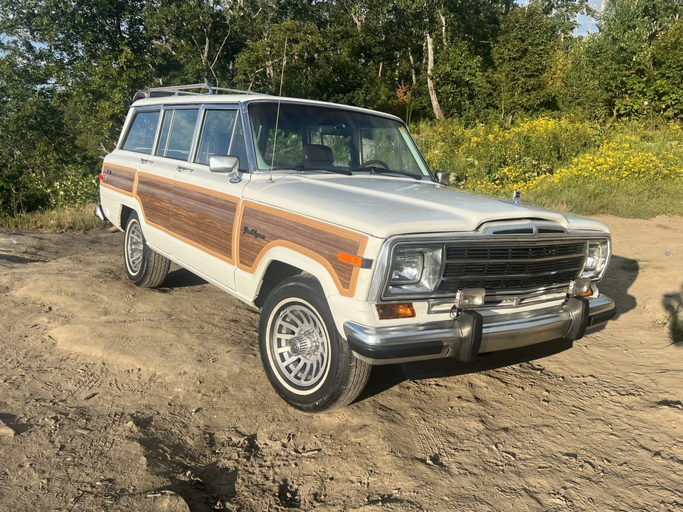 1990 Jeep SJ Grand Wagoneer - Image 14 of 31