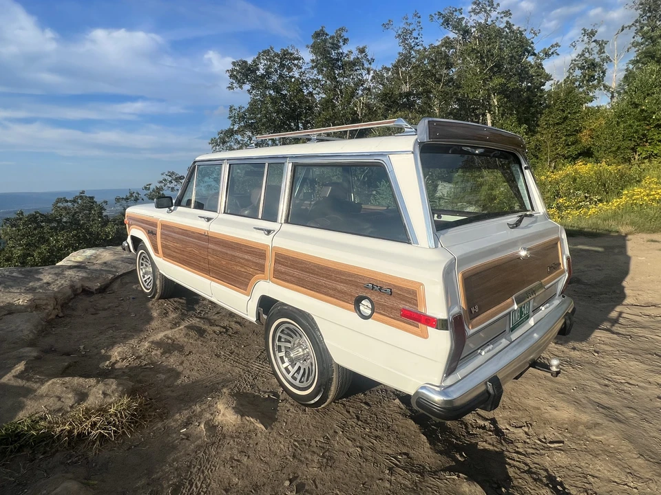 1990 Jeep SJ Grand Wagoneer - Image 5 of 31