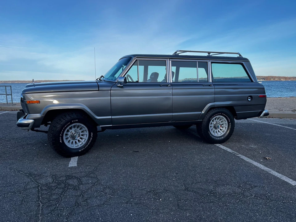 1990 Jeep SJ Grand Wagoneer - Image 11 of 31