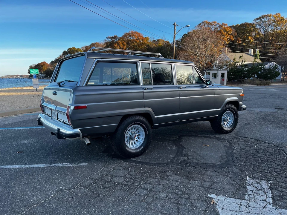 1990 Jeep SJ Grand Wagoneer - Image 23 of 31