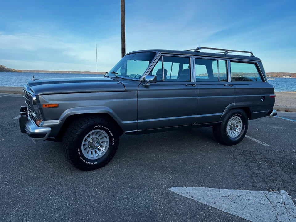 1990 Jeep SJ Grand Wagoneer - Image 10 of 31
