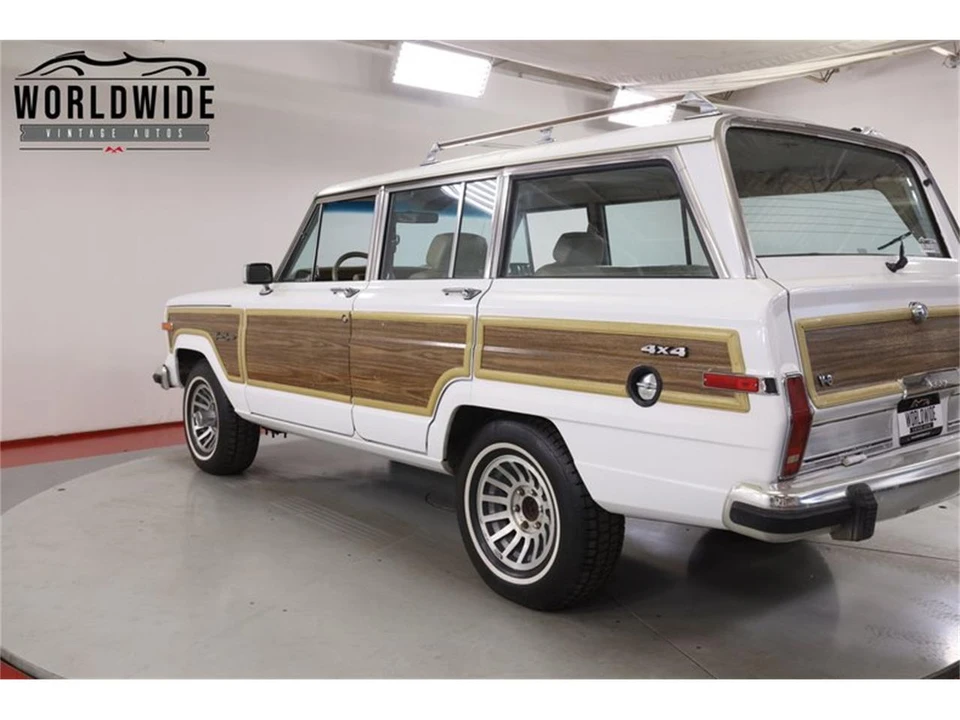 1990 Jeep SJ Grand Wagoneer - Image 22 of 31
